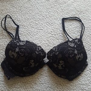 FREE VS BRA W/ $15 PURCHASE!